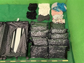 Hong Kong Customs today (May 26) detected two drug trafficking cases involving passengers at Hong Kong International Airport and seized about 11 kilograms of suspected cannabis buds and 18kg of suspected ketamine, with a total estimated market value of about $8.85 million. Photo shows the suspected cannabis buds concealed in right side compartment of the check-in baggage in the first case.