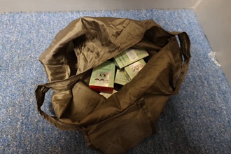 A 59-year-old incoming female passenger was sentenced to four weeks' imprisonment with a fine of $1,000 by the Fanling Magistrates' Courts today (June 1) for possessing duty-not-paid cigarettes and failing to declare them to Customs officers, in contravention of the Dutiable Commodities Ordinance. Photo shows the duty-not-paid cigarettes seized and the recyclable bag used to conceal the duty-not-paid cigarettes.