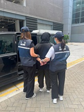 Hong Kong Customs yesterday (June 11) detected a drug trafficking case involving an incoming air passenger at Hong Kong International Airport and seized about 15 kilograms of suspected cannabis buds with an estimated market value of about $2.7 million. Photo shows the arrested person (centre) of the case.