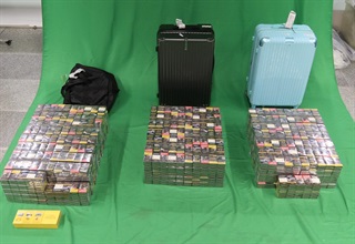 Two incoming Chinese men were sentenced to 28 to 31 weeks of imprisonment respectively, and each fined $2,000, by the West Kowloon Magistrates' Courts today (June 13) for importing duty-not-paid cigarettes and failing to declare them to Customs officers, in contravention of the Dutiable Commodities Ordinance. Photo shows the duty-not-paid cigarettes seized from the personal baggage of the 49-year-old incoming Chinese male passenger.