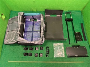 Hong Kong Customs yesterday (June 20) and today (June 21) detected three drug trafficking cases involving passengers at Hong Kong International Airport and seized about 29 kilograms of suspected ketamine and 2.85kg of suspected cocaine with a total estimated market value of about $13 million. Photo shows the suspected cocaine concealed in the compartment of the check-in baggage in the first case.
