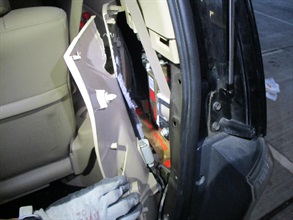 A 58-year-old incoming Chinese male driver was convicted at the West Kowloon Magistrates' Courts today (June 22) for importing duty-not-paid cigarettes and making use of an altered structure of a vehicle for the purpose of smuggling articles, in contravention of the Dutiable Commodities Ordinance and the Import and Export Ordinance. He was sentenced to four months' imprisonment for each of the charges that will run concurrently. Photo shows the duty-not-paid cigarettes seized from the rear.