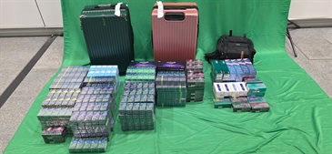 An incoming Chinese male passenger was sentenced to six months' imprisonment with a fine of $500 by the West Kowloon Magistrates' Courts today (July 3) for importing duty-not-paid cigarettes and failing to declare them to Customs officers, as well as for importing alternative smoking products (ASPs), in contravention of the Dutiable Commodities Ordinance and the Import and Export Ordinance. Photo shows the duty-not-paid cigarettes and the ASPs seized.