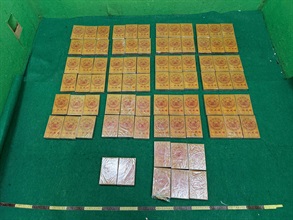 Hong Kong Customs yesterday (July 5) detected a drug trafficking case involving air cargo at Hong Kong International Airport and seized about 30 kilograms of suspected heroin with an estimated market value of about $17 million. Two persons were arrested. Photo shows the suspected heroin seized.