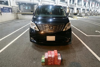 A 67-year-old incoming local male driver was convicted and sentenced to three months' imprisonment with a fine of $1,000 by the Tuen Mun Magistrates' Courts today (July 10) for importing duty-not-paid cigarettes, failing to declare them to Customs officers, as well as importing unmanifested cargo, in contravention of the Dutiable Commodities Ordinance and the Import and Export Ordinance. Photo shows the private car concerned.