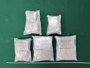 Hong Kong Customs yesterday (July 16) detected two drug trafficking cases involving air passengers at Hong Kong International Airport and seized about 21 kilograms of suspected cannabis buds with an estimated market value of about $3.9 million. Two men were arrested. Photo shows the batch of the suspected cannabis buds seized from the checked-in suitcase of the 50-year-old Chinese male passenger.