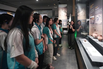 The Deputy Commissioner (Management and Strategic Development) of Customs and Excise, Ms Phoebe Wong (front row, first right) and Director of the Executive Committee of Customs YES, Ms Sylvia Lee (front row, second right), led Customs YES members to visit the Xinjiang Uygur Autonomous Region Museum to learn about Xinjiang's history and folk customs on July 14.