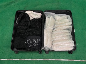 Hong Kong Customs today (July 25) detected a drug trafficking case involving an incoming air passenger at Hong Kong International Airport and seized about 14 kilograms of suspected ketamine with an estimated market value of about $5.5 million. Photo shows the suspected ketamine concealed in the suitcase.