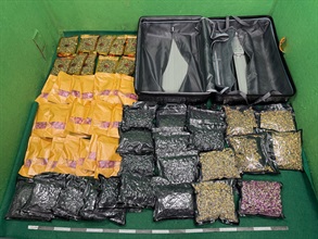 Hong Kong Customs yesterday (July 28) and today (July 29) detected three drug trafficking cases at Hong Kong International Airport. About 36 kilograms of suspected ketamine, about 21kg of suspected cannabis buds and four pieces of suspected alternative smoking products with a total estimated market value of about $19 million were seized. Photo shows the suspected cannabis buds seized in the third case.