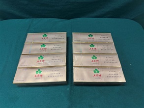 An incoming female passenger was sentenced to a total of 10 weeks' imprisonment and fined $2,000 by the Fanling Magistrates' Courts today (July 31) for possessing duty-not-paid cigarettes and failing to declare them to Customs officers, in contravention of the Dutiable Commodities Ordinance. Photos shows the duty-not-paid cigarettes seized in the first interception.