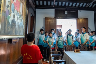 Hong Kong Customs organised the Hainan Aerospace Technology and Sustainable Development Exploration Tour for Customs YES from August 7 to 12. Photo shows Customs YES members visiting the former site of the First Qiongya Congress of the Communist Party of China (CPC) to gain an in-depth understanding of the revolutionary history of the CPC in Qiongya.