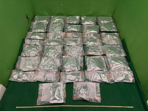 Hong Kong Customs yesterday (August 12) detected two drug trafficking cases involving incoming air passengers at Hong Kong International Airport and seized a total of about 24 kilograms of suspected cannabis buds with a total estimated market value of about $5 million. Photo shows the suspected cannabis buds seized in the first case.