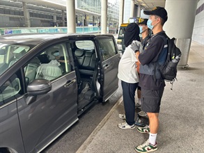 Hong Kong Customs yesterday (August 12) detected two drug trafficking cases involving incoming air passengers at Hong Kong International Airport and seized a total of about 24 kilograms of suspected cannabis buds with a total estimated market value of about $5 million. Photo shows the arrested man involved in the first case.