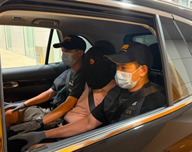 Hong Kong Customs detected a drug trafficking case involving baggage concealment at Hong Kong International Airport yesterday (August 13) and seized about 26 kilograms of suspected cannabis buds with a total estimated market value of about $5.3 million. Three men were arrested. Photo shows one of the arrested persons (centre) in the case.