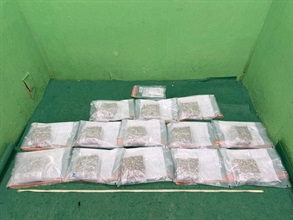 Hong Kong Customs today (August 17) detected a drug trafficking case involving baggage concealment at Hong Kong International Airport and seized about 4 kilograms of suspected cannabis buds with an estimated market value of about $0.85 million. Photo shows the suspected cannabis buds seized in the case.