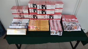 An incoming male passenger was sentenced to four weeks' imprisonment and fined $1,500 by the Tuen Mun Magistrates' Courts today (August 17) for possessing duty-not-paid cigarettes and failing to declare them to Customs officers, in contravention of the Dutiable Commodities Ordinance. Photo shows the duty-not-paid cigarettes seized.