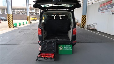An incoming male passenger was sentenced to four weeks' imprisonment and fined $1,500 by the Tuen Mun Magistrates' Courts today (August 17) for possessing duty-not-paid cigarettes and failing to declare them to Customs officers, in contravention of the Dutiable Commodities Ordinance. Photo shows the duty-not-paid cigarettes concealed in the personal luggage of the 30-year-old Mainland male passenger.