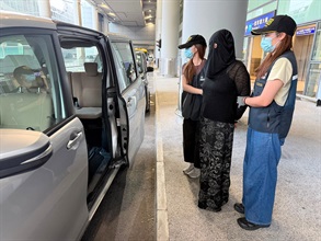 Hong Kong Customs yesterday (August 18) detected a drug trafficking case involving baggage concealment at Hong Kong International Airport and seized about 27 kilograms of suspected cannabis buds with an estimated market value of about $6.3 million. Photo shows one of the arrested women involved in the case.