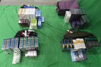 An incoming air passenger was sentenced to 10 months' imprisonment and fined $2,000 at the West Kowloon Magistrates' Courts today (August 27) for importing duty-not-paid cigarettes, failing to declare them to Customs officers, as well as importing alternative smoking products, in contravention of the Dutiable Commodities Ordinance and the Import and Export Ordinance. Photo shows the duty-not-paid cigarettes and alternative smoking products seized in the case.