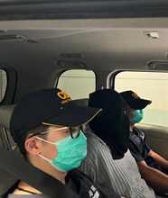 Hong Kong Customs yesterday (September 1) shut down a suspected etomidate manufacturing centre and seized over 3 000 suspected etomidate capsules, about 13.4 kilograms of suspected liquid etomidate, about 3kg of suspected etomidate powder and a batch of suspected drug manufacturing and packaging paraphernalia in Kam Tin. Photo shows the arrestee in the case.