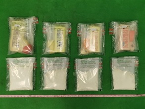 香港海關過去兩日（二○一九年十二月三十一日及二○二○年一月一日）於香港國際機場破獲三宗旅客販運毒品的案件，共檢獲約十公斤懷疑可卡因，估計市值約一千萬元。圖示部分檢獲的懷疑可卡因。