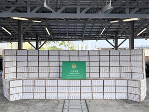 Hong Kong Customs and law enforcement agencies of the Chinese Mainland mounted a joint anti-smuggling operation yesterday (September 8) and detected a suspected smuggling case involving a high-powered speedboat in the northwest waters of Hong Kong. About 5 million suspected illicit cigarettes, with an estimated market value of about $22 million and a duty potential of about $16.5 million, and a high-powered speedboat equipped with six outboard engines, were seized. Photo shows the suspected duty-not-paid cigarettes seized.