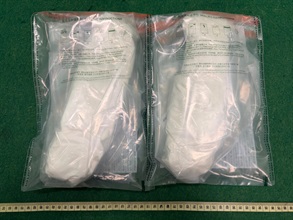 Hong Kong Customs yesterday (September 15) and today (September 16) detected two drug trafficking cases involving two incoming air passengers at Hong Kong International Airport and seized about 3.5 kilograms of suspected cannabis buds and 1kg of suspected cocaine with a total estimated market value of about $1.45 million. Photo shows the suspected cocaine seized in the second case.