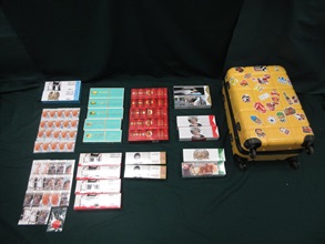 An incoming female passenger was sentenced to four months' imprisonment with a fine of $2,000 by the Fanling Magistrates' Courts today (September 17) for possessing duty-not-paid cigarettes and failing to declare them to Customs officers, in contravention of the Dutiable Commodities Ordinance. Photo shows the duty-not-paid cigarettes seized and the personal baggage used to conceal them.