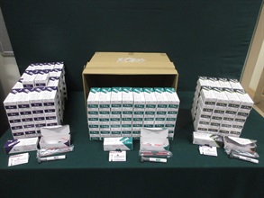 Hong Kong Customs detected a case of importing suspected pharmaceutical products in September and seized 400 vials of injection suspected to contain Part 1 poisons, with an estimated market value of about $290,000. Photo shows some of the injection vials seized.