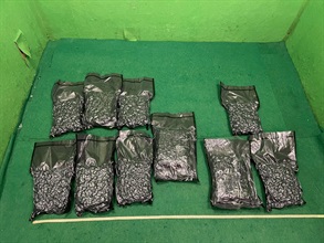 Hong Kong Customs yesterday (October 4) detected a drug trafficking case involving an incoming passenger at Hong Kong International Airport and seized about 6 kilograms of suspected cannabis buds with an estimated market value of about $1.2 million. Photo shows the suspected cannabis buds seized in the case.