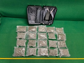 Hong Kong Customs detected a trafficking drug case involving baggage concealment at Hong Kong International Airport yesterday (October 6), and seized about 6 kilograms of suspected cannabis buds with an estimated market value of about $1.1 million. Two men were arrested. Photo shows the suspected cannabis buds seized.
