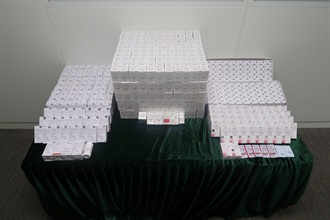 Hong Kong Customs today (October 7) detected a suspected smuggling case involving an outgoing cross-boundary private car at the Hong Kong-Zhuhai-Macao Bridge Hong Kong Port and seized 20 700 suspected pharmaceutical products with an estimated market value of about $450,000. Photo shows the suspected pharmaceutical products seized.