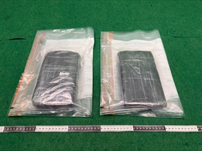 Hong Kong Customs yesterday (October 7) and today (October 8) detected two drug trafficking cases involving incoming passengers at Hong Kong International Airport and seized about 2 kilograms of suspected cocaine and about 5.2kg of suspected cannabis buds, with a total estimated market value of about $2.55 million. Photo shows the suspected cocaine seized in the first case.