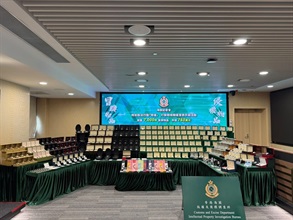 Hong Kong Customs conducted a two-week enforcement operation codenamed "Time Shield" from September 28 to yesterday (October 13) to combat counterfeit watches and related products via cross-boundary transshipment cargo. During the operation, Customs detected 16 related cases and seized about 7 000 items of suspected counterfeit goods with an estimated market value of over $7.6 million. Photo shows some of the suspected counterfeit goods seized.