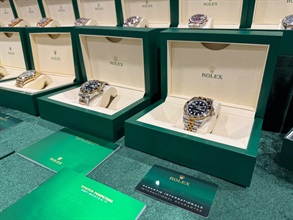 Hong Kong Customs conducted a two-week enforcement operation codenamed "Time Shield" from September 28 to yesterday (October 13) to combat counterfeit watches and related products via cross-boundary transshipment cargo. During the operation, Customs detected 16 related cases and seized about 7 000 items of suspected counterfeit goods with an estimated market value of over $7.6 million. Photo shows some of the suspected counterfeit watches seized.