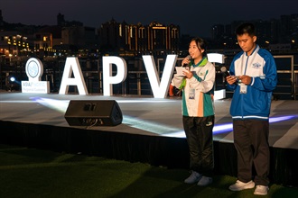 Hong Kong Customs organised the Customs YES Youth International Engagement Tour to Macao on October 11 and 12. Photo shows a Customs YES member serving as master of ceremonies at the welcoming reception of the 36th World Customs Organization Asia/Pacific Regional Contact Points Meeting, alongside a Macao youth representative.