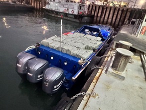 Hong Kong Customs today (October 27) mounted an enforcement operation to combat illicit cigarette smuggling activities by sea and detected a suspected smuggling case involving a high-powered speedboat in the southeast waters of Hong Kong. About 2.23 million suspected illicit cigarettes, with an estimated market value of about $10 million and a duty potential of about $7.37 million, and a high-powered speedboat equipped with three outboard engines, were seized. Photo shows the high-powered speedboat equipped with three outboard engines seized.
