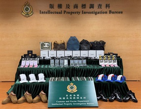 Hong Kong Customs conducted an enforcement operation with Mainland and Macao Customs from October 15 to 22, during which inspections of goods across the three places and destined for countries in the Americas, Europe, Middle East, Africa and Southeast Asia were stepped up, with a view to combating cross-boundary and transshipment counterfeiting activities. During the operation, Hong Kong Customs detected 13 cases and seized about 40 000 suspected counterfeit goods, including watches, mobile phones, bags, glasses and footwear, with a total estimated market value of about $9 million. Photo shows the suspected counterfeit goods seized.