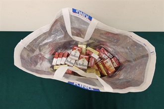 An incoming male passenger was sentenced to four weeks' imprisonment by the Fanling Magistrates' Courts today (October 29) for possessing duty-not-paid cigarettes and failing to declare them to Customs officers, in contravention of the Dutiable Commodities Ordinance. Photo shows the duty-not-paid cigarettes seized and the recycle bag used to conceal the duty-not-paid cigarettes.