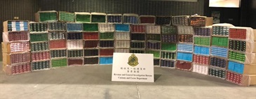 Hong Kong Customs yesterday (January 6) seized about 800 000 suspected illicit cigarettes with an estimated market value of about $2.2 million and a duty potential of about $1.5 million at Shenzhen Bay Control Point.