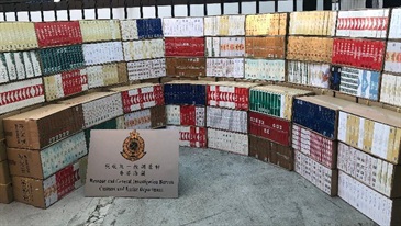 Hong Kong Customs today (January 8) seized about 3.2 million suspected illicit cigarettes in Yuen Long. Together with the case effected on January 6 at Shenzhen Bay Control Point, Customs seized a total of about 4 million suspected illicit cigarettes with an estimated market value of about $11 million and a duty potential of about $7.6 million. Photo shows the suspected illicit cigarettes seized in Yuen Long.