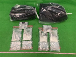 Hong Kong Customs and Macao Customs conducted a joint operation codenamed "Turbine II" to step up enforcement action against cross-boundary drug trafficking activities between Hong Kong and Macao from December 1 last year to yesterday (January 15). During the operation, Hong Kong Customs detected 15 outbound dangerous drug cases from Hong Kong to Macao and arrested 17 persons. A total of about 3.1 kilograms of different kinds of suspected dangerous drugs with an estimated market value of about $3.1 million were seized. Photo shows some of the suspected cocaine seized.