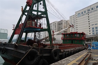 Hong Kong Customs conducted an anti-smuggling operation on January 17 and detected a suspected smuggling case using fishing vessels, barges and tugboats in the waters off Lung Kwu Chau. About 146 000 kilograms of suspected smuggled frozen meat with an estimated market value of about $5.1 million were seized. Photo shows one of the barges suspected to be related to the case.