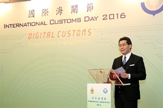 Mr So speaks at the 2016 International Customs Day reception.