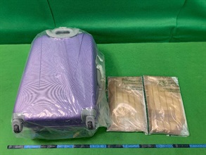 Hong Kong Customs yesterday (January 28) seized about 2.2 kilograms of suspected cocaine with an estimated market value of about $2.3 million at Hong Kong International Airport.