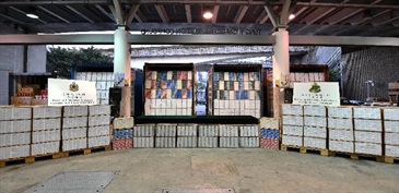 Through the international co-operation plan "Project Crocodile", Hong Kong Customs detected a smuggling case with the largest amount of illicit cigarettes. During the operation conducted yesterday (February 17) and today (February 18), a total of about 31 million suspected illicit cigarettes with an estimated market value of about $85 million and a duty potential of about $59 million were seized in Yuen Long, Man Kam To and Tuen Mun respectively. About 2 500 litres of suspected duty-not-paid liquor with an estimated market value of about $3 million and a duty potential of about $1 million were also seized. The total market value and duty potential of the seizures is about $88 million and about $60 million respectively.