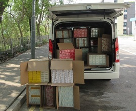 Hong Kong Customs today (March 23) seized about 200 000 suspected illicit cigarettes with an estimated market value of about $600,000 and a duty potential of about $400,000 in Sheung Shui. Photo shows the batch of suspected illicit cigarettes seized on board the light goods vehicle.