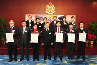 The Customs and Excise Department today (December 13) presented certificates to five local companies in recognition of their successful application as Hong Kong Authorized Economic Operators. Photo shows the Assistant Commissioner of Customs and Excise, Mr David Fong (front row, centre), and representatives of the five companies, namely Lee Kum Kee (Hong Kong) Foods Limited (front row, first left), Lee Kum Kee International Holdings Limited (front row, second right), Lee Kum Kee (International) Trading Limited (front row, first right), Fuji Xerox (Hong Kong) Limited (front row, third right) and KerryFlex Supply Chain Solutions Limited (front row, third left) at the presentation ceremony.