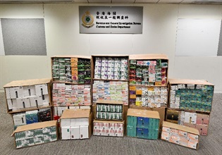 Hong Kong Customs and the Department of Health yesterday (April 28) conducted a joint operation codenamed "Whirlwind" in Wan Chai, Kwun Tong, Mong Kok, Sham Shui Po, Tsuen Wan and Yuen Long to combat illegal sale of nicotine-containing oil for electronic cigarettes and seized about 50 000 pieces of suspected nicotine-containing oil for electronic cigarettes with an estimated market value of about 2.38 million. Photo shows some of the suspected nicotine-containing oil for electronic cigarettes seized.