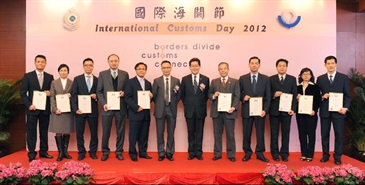 The Secretary for Commerce and Economic Development, Mr Gregory So (seventh left), and the Commissioner of Customs and Excise, Mr Clement Cheung (sixth left), with Hong Kong Customs officers and a representative of the Hong Kong Brands Protection Alliance who were awarded the World Customs Organization Certificates of Merit.